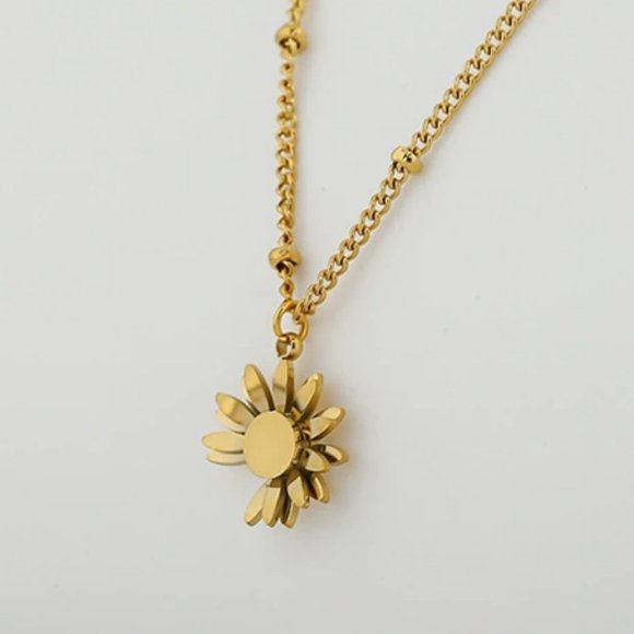 New 18K Gold Plated Daisy Diamond Necklace - Picture 6 of 6